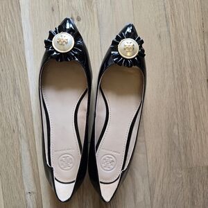 Tory Burch women's patent leather black melody flat size 5